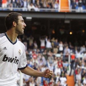 开云体育在线入口-国际足球赛事中，某支球队实力惊艳，击败强敌，国际足球队员